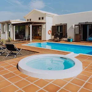 Marina Deluxe & Pool Villa